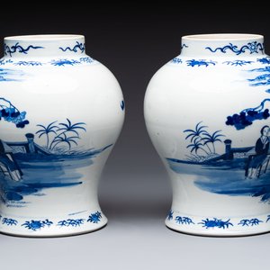 A pair of Chinese blue and white vases and a famille rose covered vase, 19th C. — photo 11