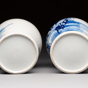 A pair of Chinese blue and white vases and a famille rose covered vase, 19th C. — photo 13