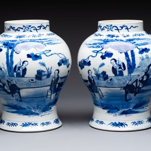 A pair of Chinese blue and white vases and a famille rose covered vase, 19th C. — photo 8