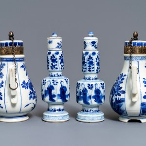 A pair of Chinese blue and white vases and a pair of jugs, Kangxi — 照片 5