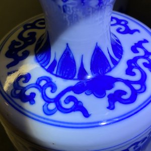 A pair of Chinese blue and white vases and covers, Kangxi — 照片 16