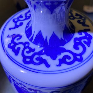 A pair of Chinese blue and white vases and covers, Kangxi — 照片 14
