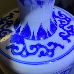 A pair of Chinese blue and white vases and covers, Kangxi — 照片 17