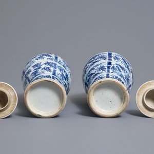 A pair of Chinese blue and white vases and covers with birds on bamboo branches, Kangxi — 照片 6