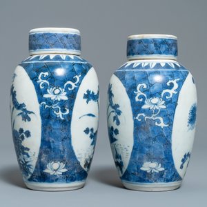 A pair of Chinese blue and white vases and covers with floral design, Hatcher cargo shipwreck, Transitional period — 照片 4