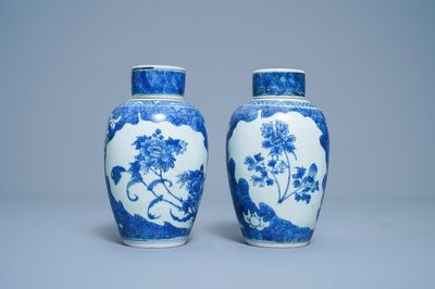 A pair of Chinese blue and white vases and covers with floral design, Hatcher cargo shipwreck, Transitional period