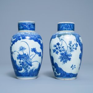 A pair of Chinese blue and white vases and covers with floral design, Hatcher cargo shipwreck, Transitional period — photo 3