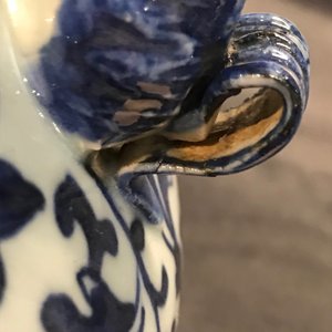 A pair of Chinese blue and white vases and covers with floral sprigs, 19th C. — photo 8