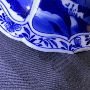 A pair of Chinese blue and white vases and covers with landscape panels, Kangxi — photo 20