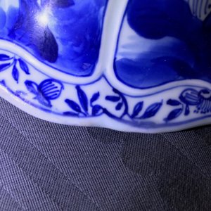 A pair of Chinese blue and white vases and covers with landscape panels, Kangxi — photo 21