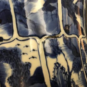 A pair of Chinese blue and white vases and covers with landscape panels, Kangxi — photo 35