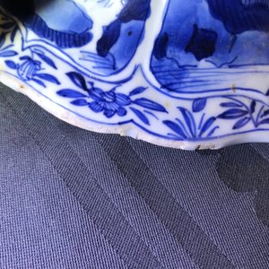 A pair of Chinese blue and white vases and covers with landscape panels, Kangxi — photo 8