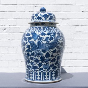 A pair of Chinese blue and white vases and covers with phoenixes, 19th C. — 照片 11