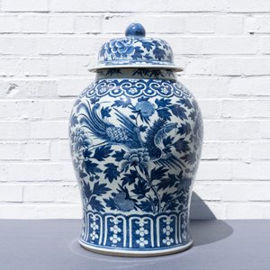 A pair of Chinese blue and white vases and covers with phoenixes, 19th C. — 照片 16