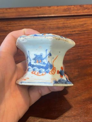 A pair of Chinese blue and white vases and four blue and white, famille rose and Imari-style salts, Kangxi/Qianlong — photo 25