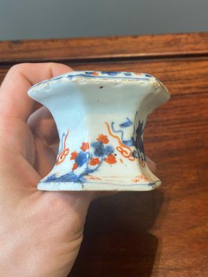 A pair of Chinese blue and white vases and four blue and white, famille rose and Imari-style salts, Kangxi/Qianlong — photo 27