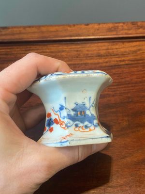 A pair of Chinese blue and white vases and four blue and white, famille rose and Imari-style salts, Kangxi/Qianlong — photo 28