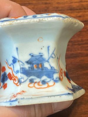 A pair of Chinese blue and white vases and four blue and white, famille rose and Imari-style salts, Kangxi/Qianlong — photo 29