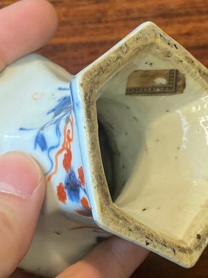 A pair of Chinese blue and white vases and four blue and white, famille rose and Imari-style salts, Kangxi/Qianlong — photo 31