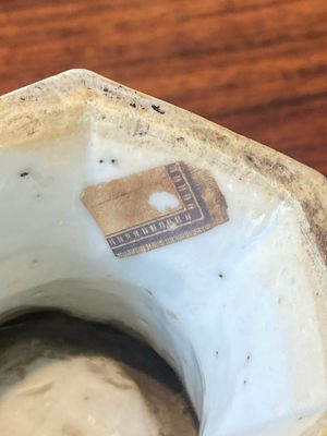 A pair of Chinese blue and white vases and four blue and white, famille rose and Imari-style salts, Kangxi/Qianlong — photo 33
