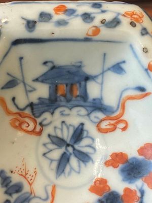 A pair of Chinese blue and white vases and four blue and white, famille rose and Imari-style salts, Kangxi/Qianlong — photo 34