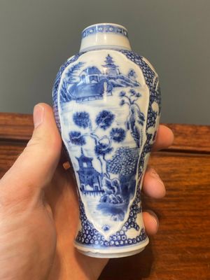 A pair of Chinese blue and white vases and four blue and white, famille rose and Imari-style salts, Kangxi/Qianlong — photo 41