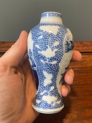 A pair of Chinese blue and white vases and four blue and white, famille rose and Imari-style salts, Kangxi/Qianlong — photo 50