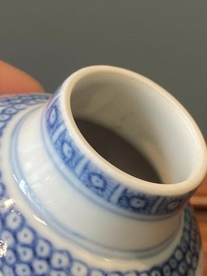 A pair of Chinese blue and white vases and four blue and white, famille rose and Imari-style salts, Kangxi/Qianlong — photo 51