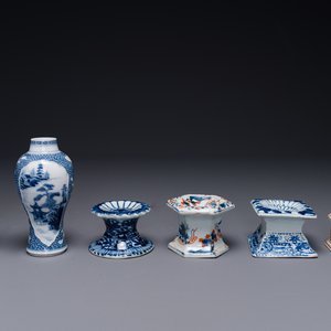 A pair of Chinese blue and white vases and four blue and white, famille rose and Imari-style salts, Kangxi/Qianlong — photo 1
