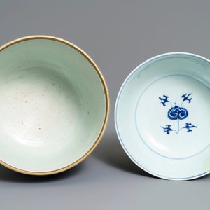 A pair of Chinese blue and white vases and two bowls, Kangxi — 照片 7