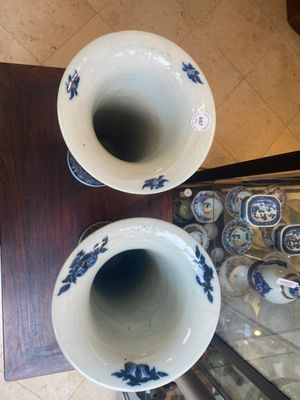 A pair of Chinese blue and white vases and two qianjiang cai vases, 19/20th C. — 照片 3
