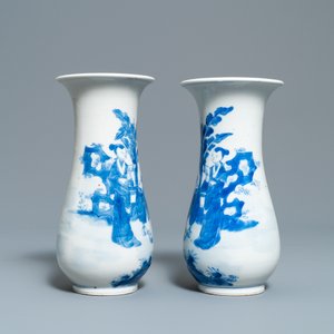 A pair of Chinese blue and white vases, Kangxi mark, 19th C. — photo 2