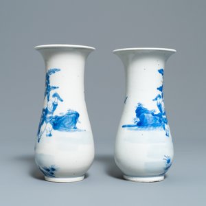 A pair of Chinese blue and white vases, Kangxi mark, 19th C. — photo 3