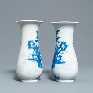 A pair of Chinese blue and white vases, Kangxi mark, 19th C. — photo 5