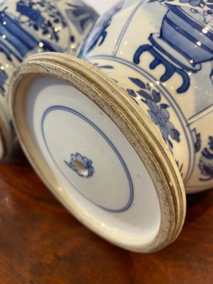 A pair of Chinese blue and white vases, Kangxi — 照片 13