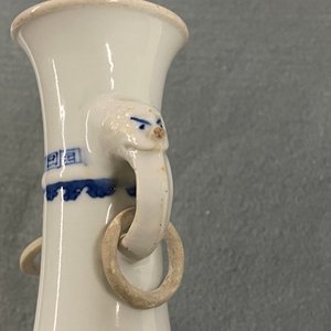 A pair of Chinese blue and white vases with elephant handles, Kangxi — photo 10