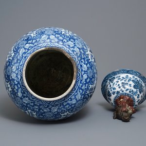 A pair of Chinese blue and white vases with faience replacement covers, Kangxi — photo 7
