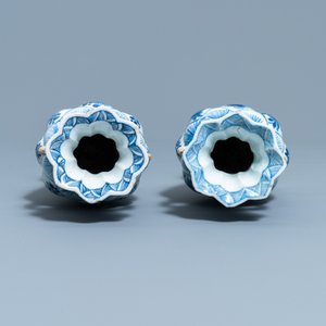 A pair of Chinese blue and white vases with floral design, Kangxi — photo 5