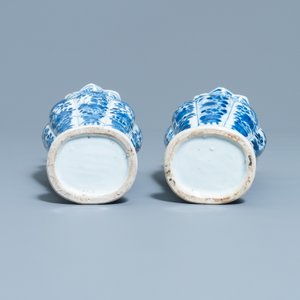 A pair of Chinese blue and white vases with floral design, Kangxi — photo 6