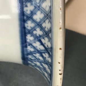 A pair of Chinese blue and white vases with ladies at a table, 19th C. — photo 12