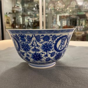 A pair of Chinese blue and white 'wan shou wu jiang 萬壽無疆' bowls, Qianlong mark and of the period — 照片 26