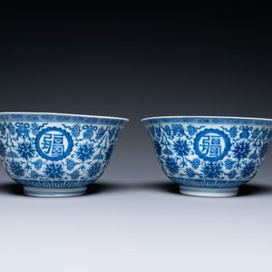 A pair of Chinese blue and white 'wan shou wu jiang 萬壽無疆' bowls, Qianlong mark and of the period — 照片 3