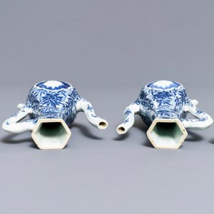 A pair of Chinese blue and white wine jugs and covers, Kangxi — 照片 6