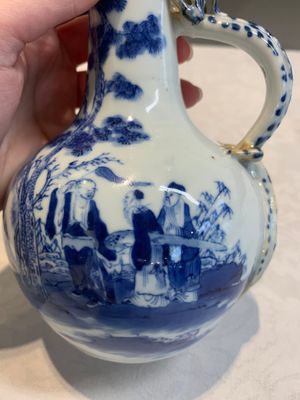 A pair of Chinese blue and white wine jugs with a chilong-form handle, possibly for the Vietnamese market, 19th C. — 照片 17