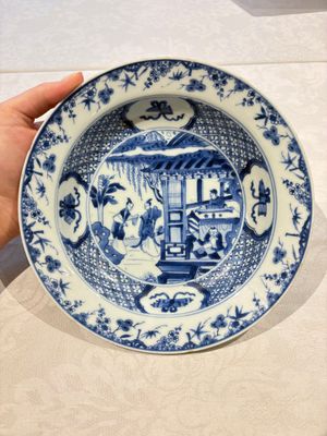 A pair of Chinese blue and white 'Xi Xiang Ji' plates, Yongzheng — photo 1