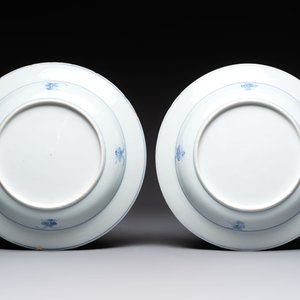 A pair of Chinese blue and white 'Xi Xiang Ji' plates, Yongzheng — photo 2
