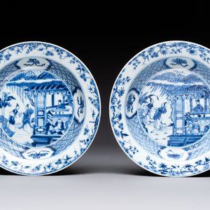 A pair of Chinese blue and white 'Xi Xiang Ji' plates, Yongzheng — photo 1