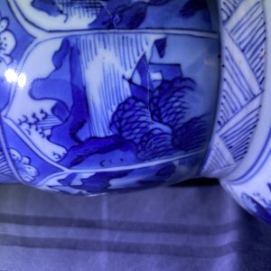 A pair of Chinese blue and white yenyen vases with figures in landscapes, Kangxi — photo 17