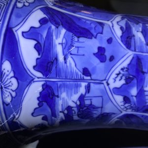 A pair of Chinese blue and white yenyen vases with figures in landscapes, Kangxi — photo 19
