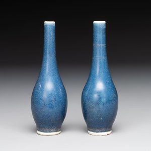 A pair of Chinese blue-glazed 'Hatcher Cargo' bottle vases with incised dragons, Transitional period — photo 3